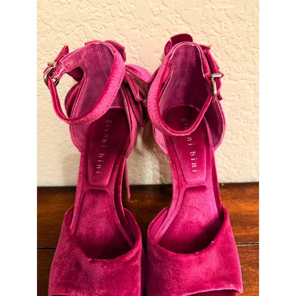 Gianni Bini Dark Magenta Velvet Floral Heels Size 7 NWT - Picture 6 of 6
